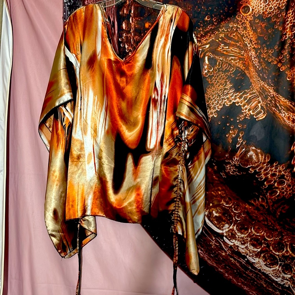 Caren Sports Women’s Elegant Black and Brown Blouse with Sophisticated Style - Picture 4 of 9